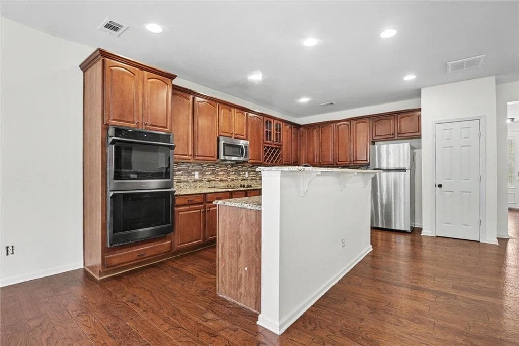 6 bedroom, 4 bathroom, 3,971 sq ft single family residence for sale at 6195 Park Leaf Walk, Buford, GA 30518 — photo 9