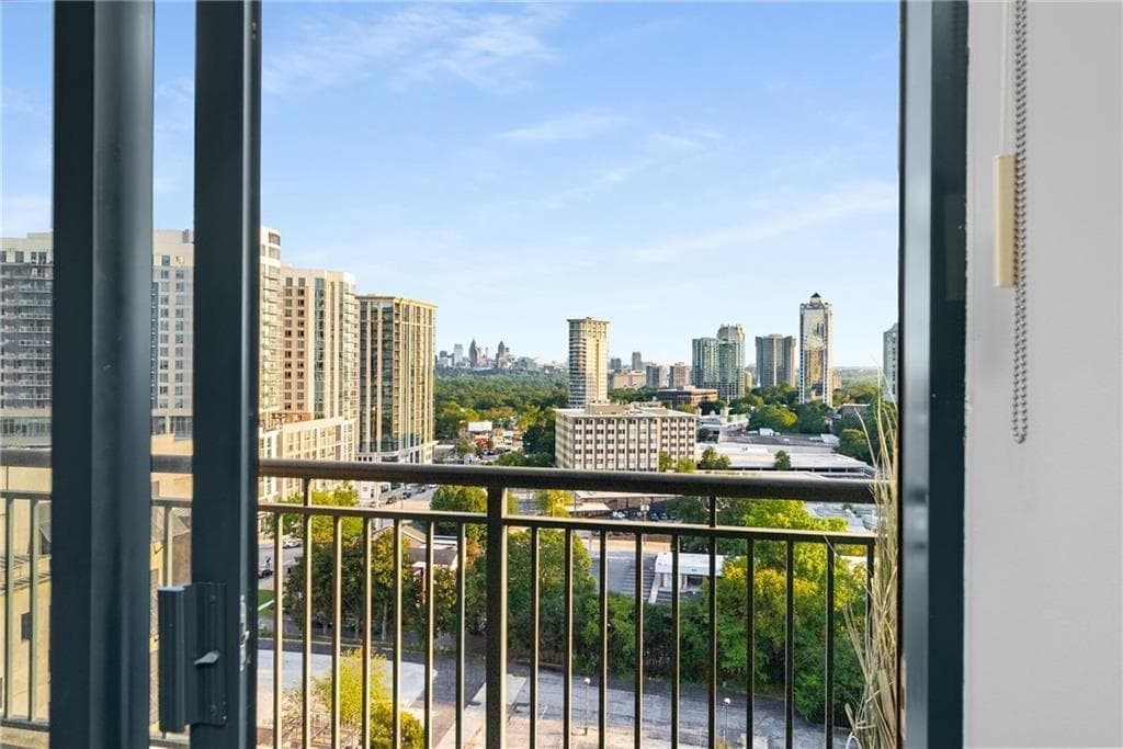1 bedroom, 1 bathroom, 633 sq ft condominium for sale at 3040 Peachtree Rd 1205, Atlanta, GA 30305 — photo 7
