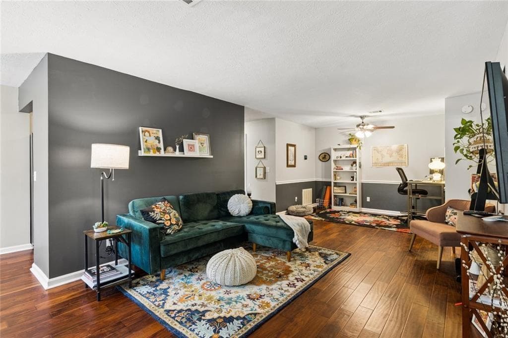 2 bedroom, 2 bathroom, 1,302 sq ft condominium for sale at 804 Peachtree Forest Avenue, Peachtree Corners, GA 30092 — photo 1 of 29