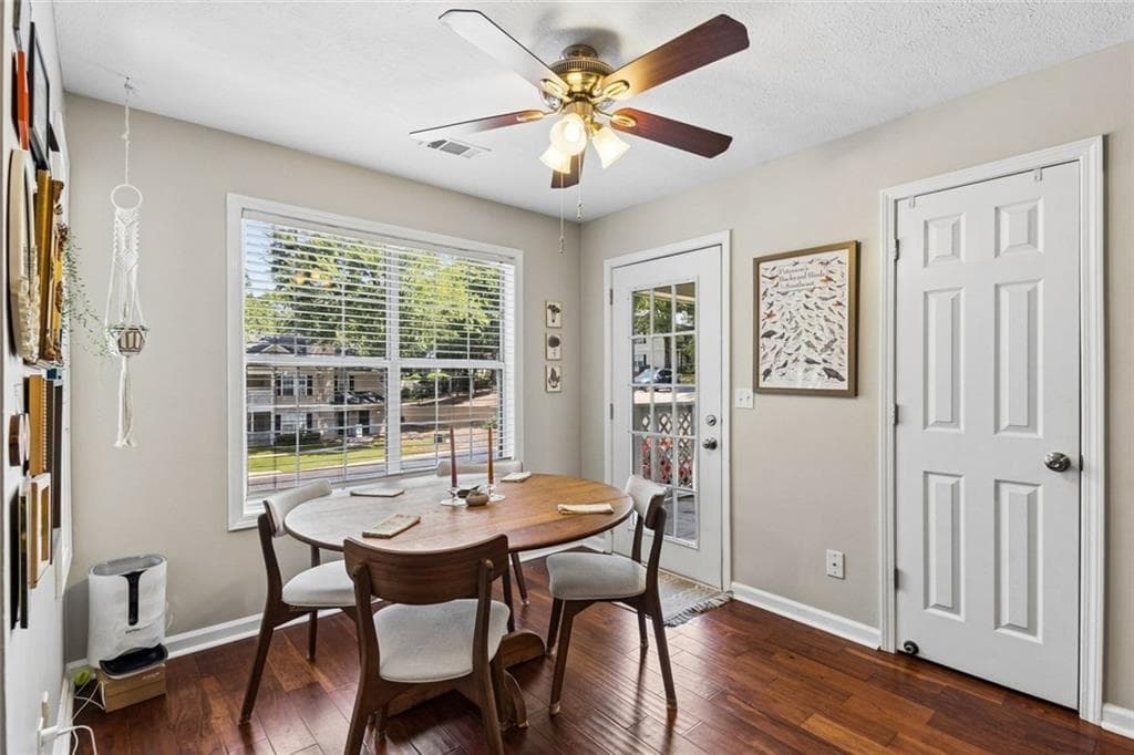 2 bedroom, 2 bathroom, 1,302 sq ft condominium for sale at 804 Peachtree Forest Avenue, Peachtree Corners, GA 30092 — photo 8