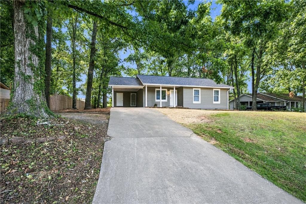 3 bedroom, 1 bathroom, 1,035 sq ft single family residence for rent at 215 Henry Street, Braselton, GA 30517 for $1,700 a month