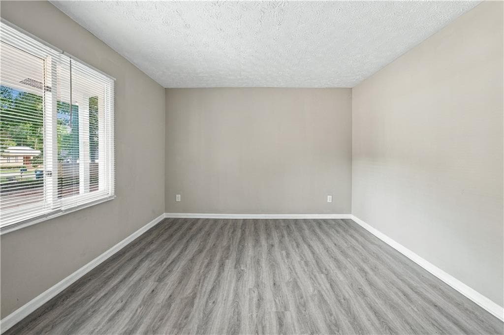 3 bedroom, 1 bathroom, 1,035 sq ft single family residence for rent at 215 Henry Street, Braselton, GA 30517 for $1,700 a month — photo 4