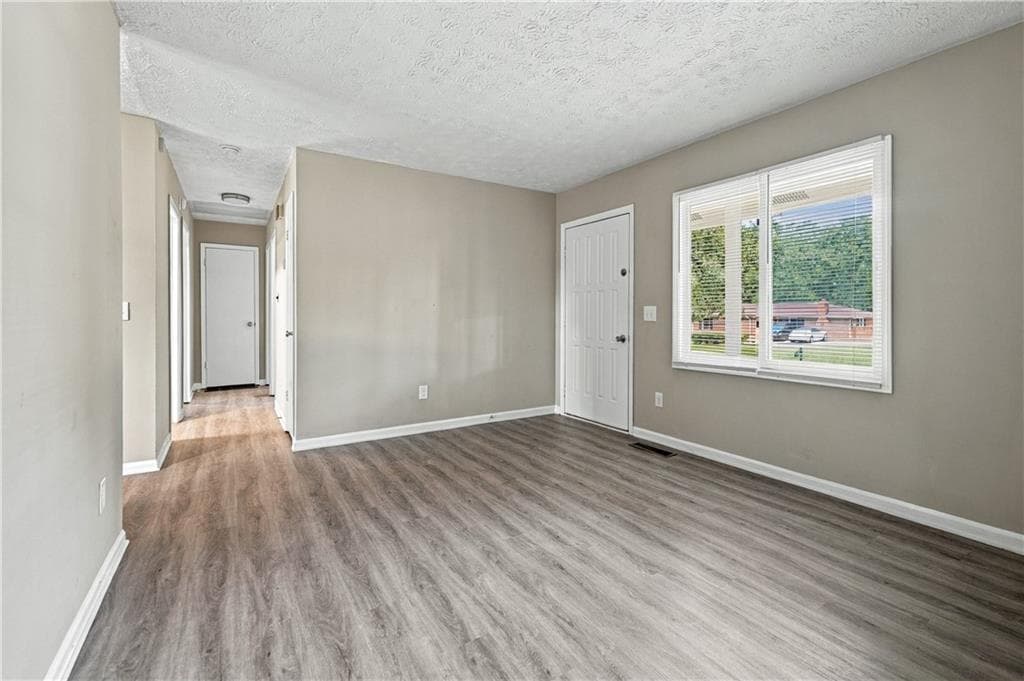 3 bedroom, 1 bathroom, 1,035 sq ft single family residence for rent at 215 Henry Street, Braselton, GA 30517 for $1,700 a month — photo 5