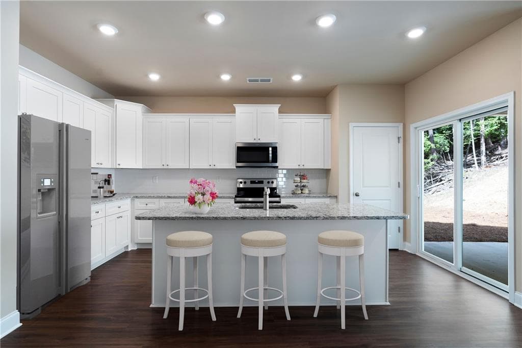 3 bedroom, 2 bathroom, 1,551 sq ft single family residence for sale at 218 Chickasaw Drive, Waleska, GA 30183 — photo 3