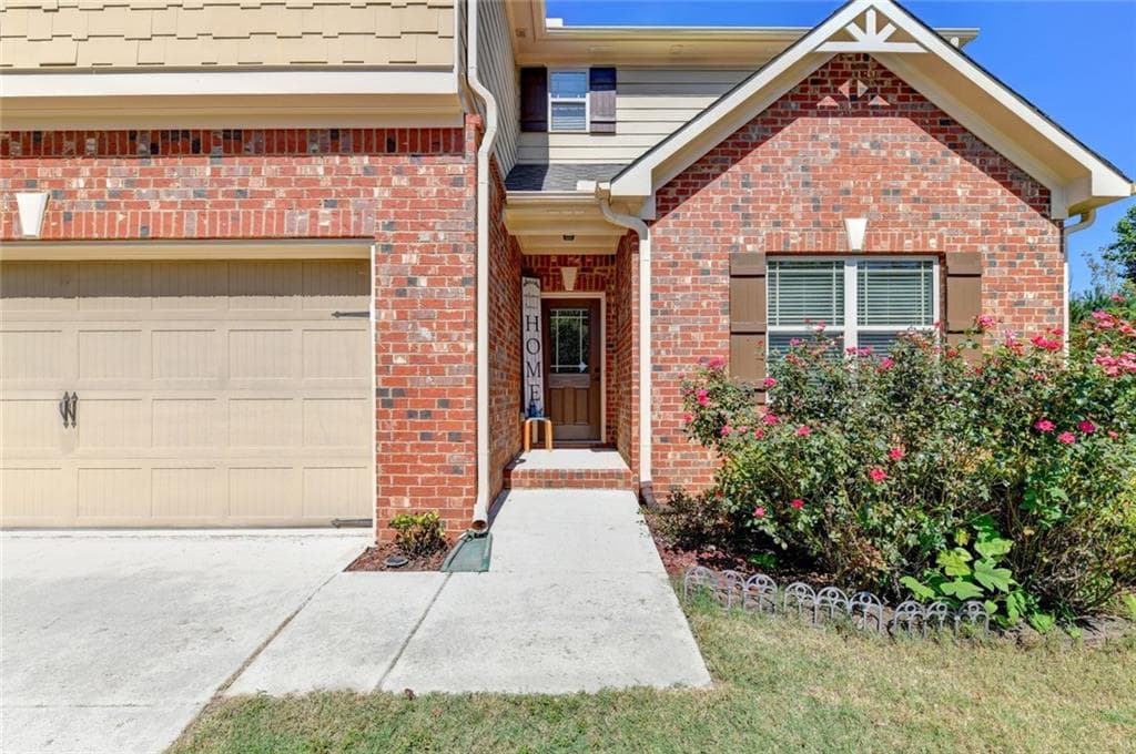 5 bedroom, 3 bathroom, 2,423 sq ft single family residence for sale at 1366 Castleberry Drive, Buford, GA 30518 — photo 5