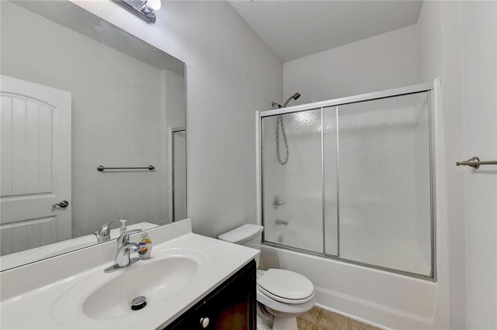 5 bedroom, 3 bathroom, 2,423 sq ft single family residence for sale at 1366 Castleberry Drive, Buford, GA 30518 — photo 10