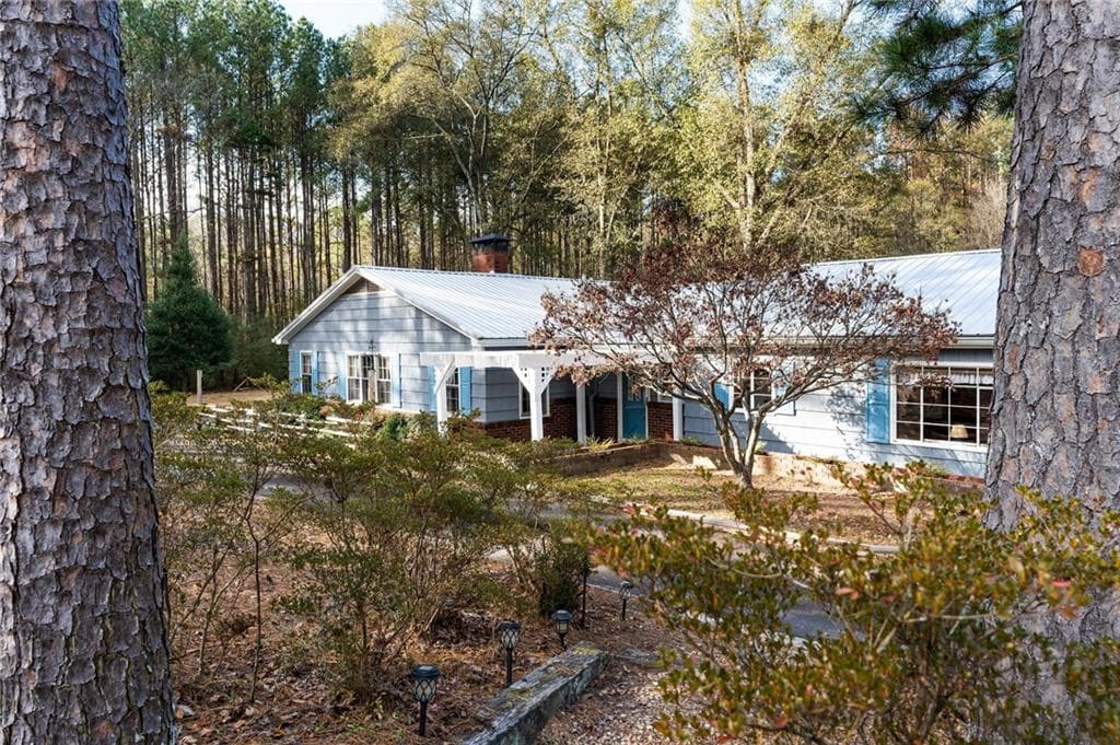 5 bedroom, 3 bathroom, 2,729 sq ft single family residence for sale at 264 Euharlee Road, Euharlee, GA 30120 — photo 2