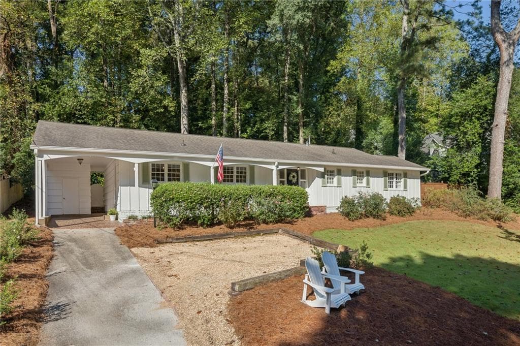 3 bedroom, 2 bathroom, 1,840 sq ft single family residence under contract at 976 Dean Drive, Atlanta, GA 30318 — photo 3