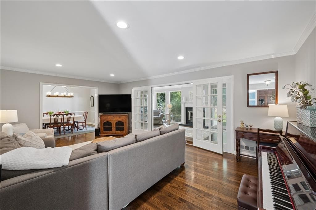 3 bedroom, 2 bathroom, 1,840 sq ft single family residence under contract at 976 Dean Drive, Atlanta, GA 30318 — photo 8