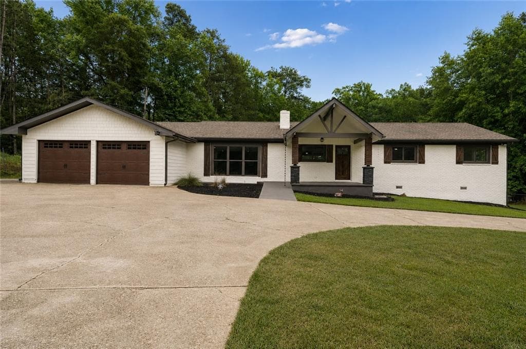 4 bedroom, 3 bathroom, 2,870 sq ft single family residence for sale at 2304 Turner Church Road, Mcdonough, GA 30252 — photo 2
