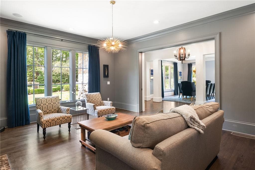 5 bedroom, 7 bathroom, 6,850 sq ft single family residence for sale at 4207 Glengary Drive, Atlanta, GA 30342 — photo 4