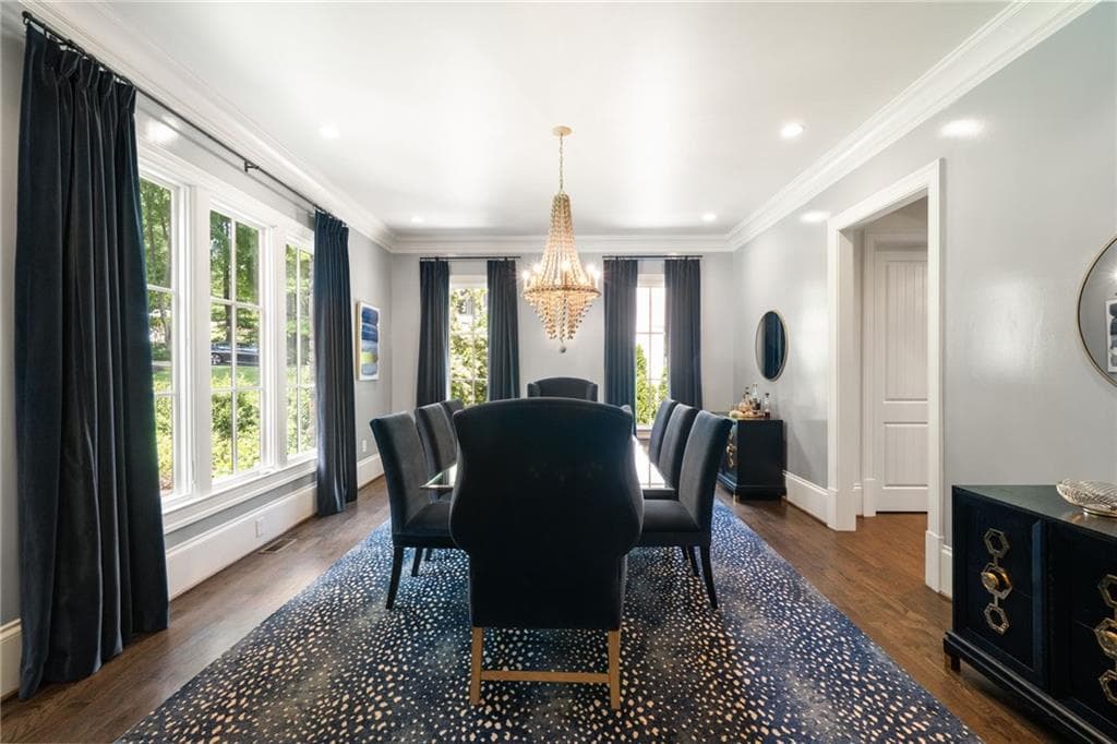 5 bedroom, 7 bathroom, 6,850 sq ft single family residence for sale at 4207 Glengary Drive, Atlanta, GA 30342 — photo 5