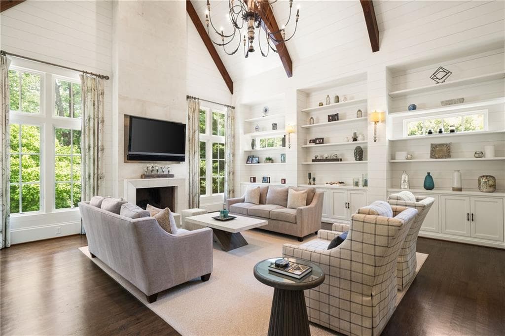 5 bedroom, 7 bathroom, 6,850 sq ft single family residence for sale at 4207 Glengary Drive, Atlanta, GA 30342 — photo 7