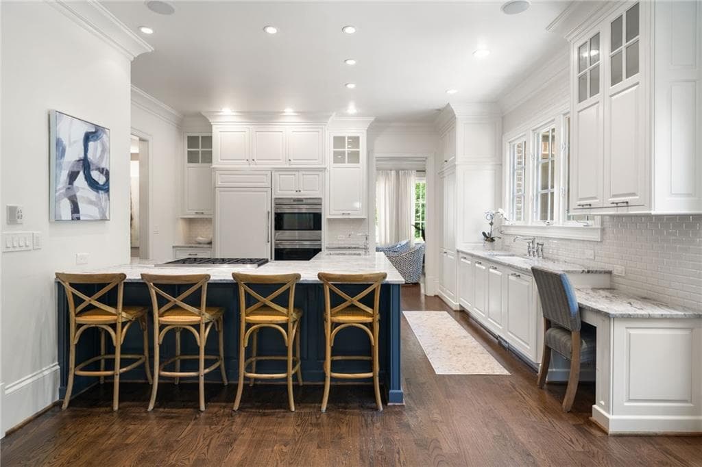 5 bedroom, 7 bathroom, 6,850 sq ft single family residence for sale at 4207 Glengary Drive, Atlanta, GA 30342 — photo 9