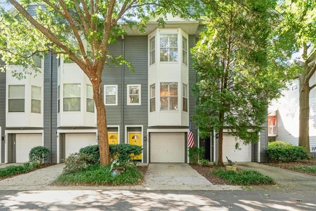 3 bedroom, 3 bathroom, 1,480 sq ft townhouse for sale at 951 Glenwood Avenue 2707, Atlanta, GA 30316 — photo 1 of 38