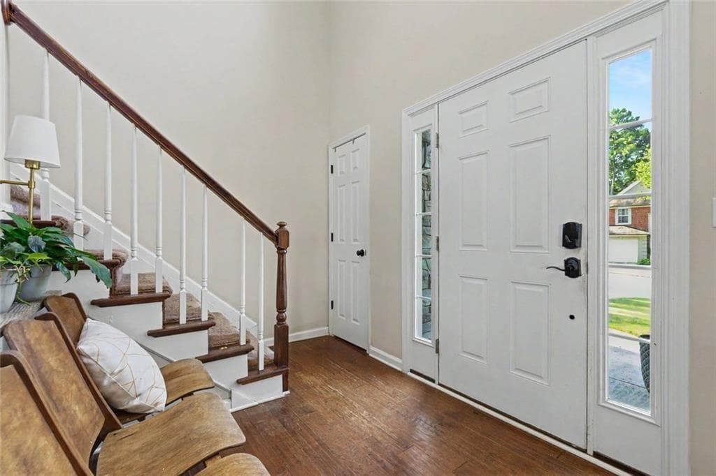 4 bedroom, 3 bathroom, 2,540 sq ft single family residence under contract at 1080 Olde Roswell Grove, Roswell, GA 30075 — photo 4