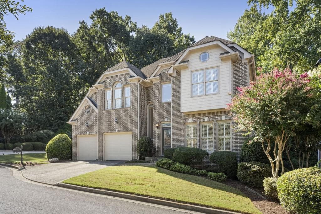 5 bedroom, 5 bathroom, 4,058 sq ft single family residence for sale at 1003 Nottingham Lane, Brookhaven, GA 30319 — photo 3