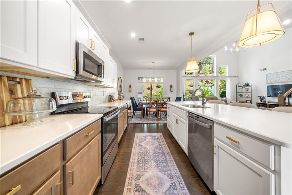 4 bedroom, 3 bathroom, 2,600 sq ft single family residence under contract at 8020 Veranda Curve, Ball Ground, GA 30107 — photo 9