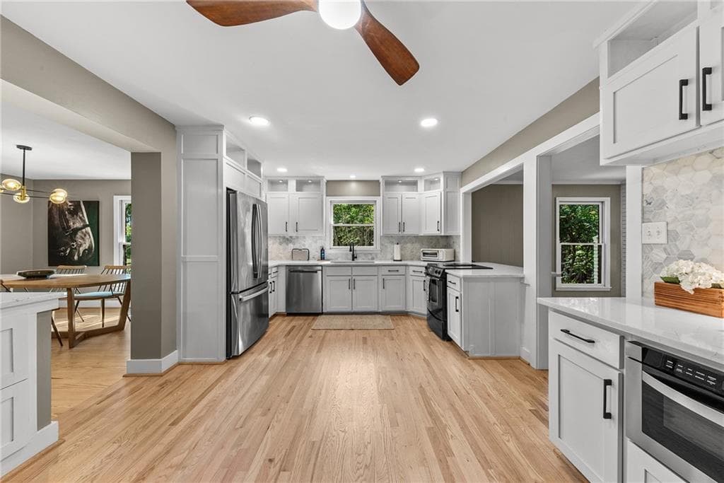 4 bedroom, 3 bathroom, 2,483 sq ft single family residence under contract at 175 Williamsburg Lane, Athens, GA 30605 — photo 9