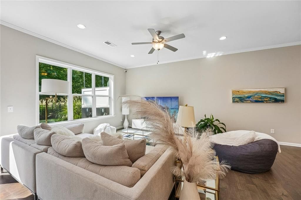 3 bedroom, 3 bathroom, 2,450 sq ft townhouse for sale at 20006 Windalier Way, Roswell, GA 30076 — photo 10