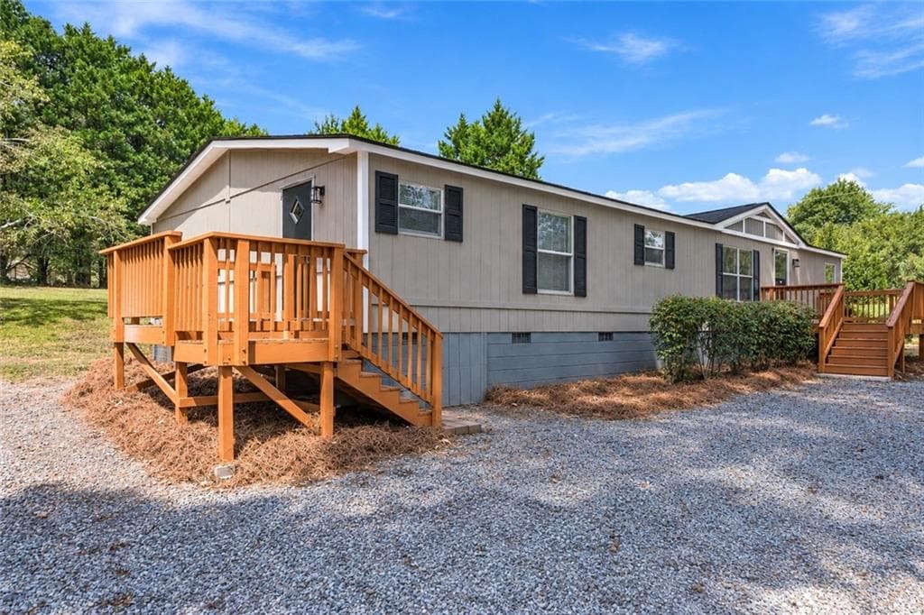 3 bedroom, 2 bathroom, 1,248 sq ft single family residence for rent at 8155 Knight Lane, Gainesville, GA 30506 for $1,800 a month — photo 1 of 33