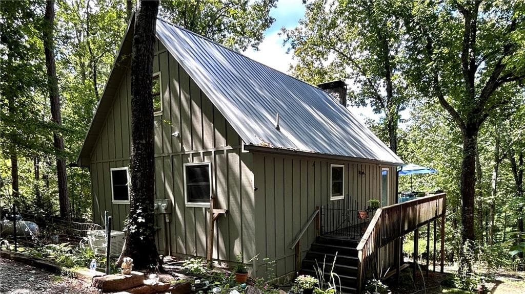 2 bedroom, 1 bathroom, 1,296 sq ft single family residence for sale at 402 Sun Mountain Road, Chatsworth, GA 30705
