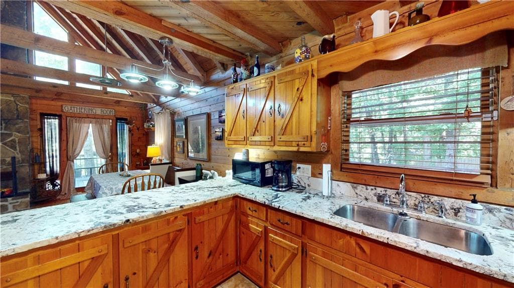 2 bedroom, 1 bathroom, 1,296 sq ft single family residence for sale at 402 Sun Mountain Road, Chatsworth, GA 30705 — photo 8
