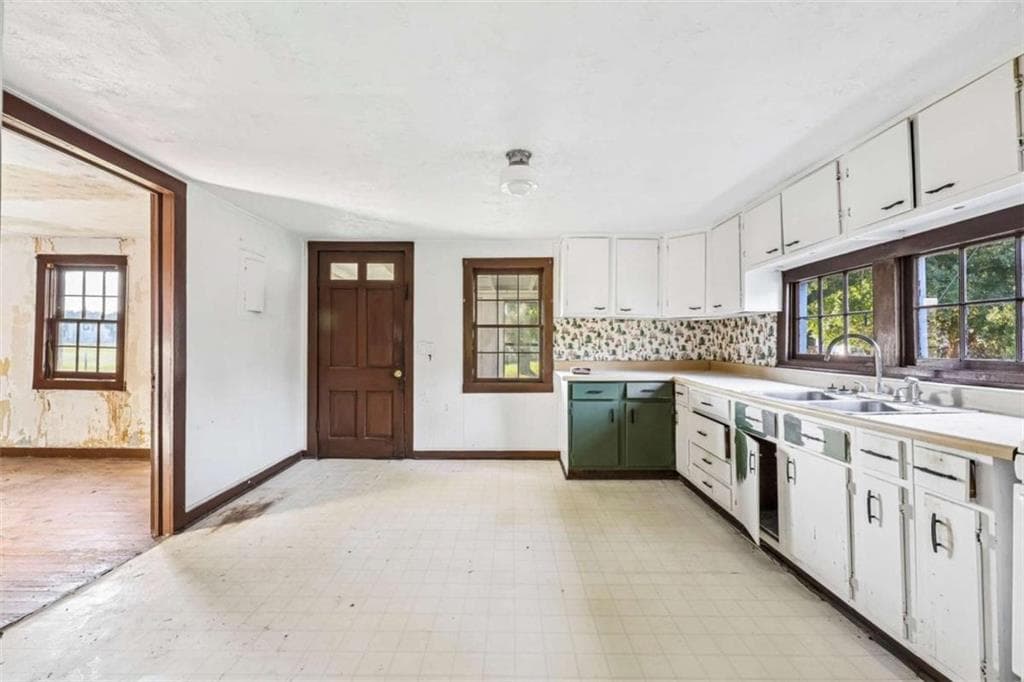 2 bedroom, 1 bathroom, 1,284 sq ft single family residence under contract at 4374 Cannon Road, Loganville, GA 30052 — photo 7