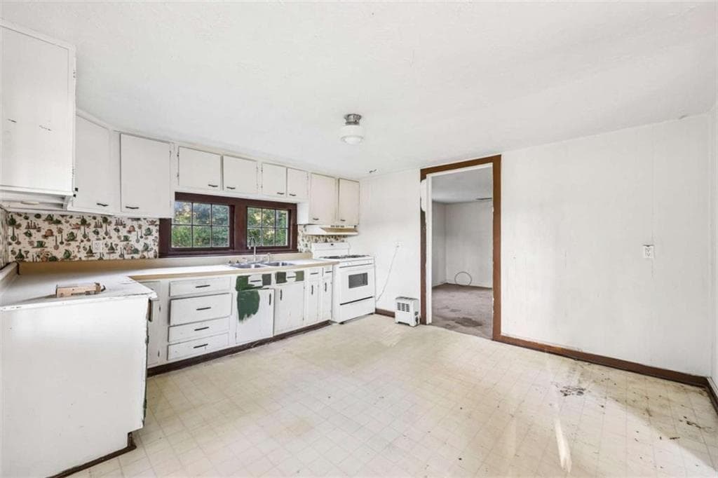 2 bedroom, 1 bathroom, 1,284 sq ft single family residence under contract at 4374 Cannon Road, Loganville, GA 30052 — photo 9