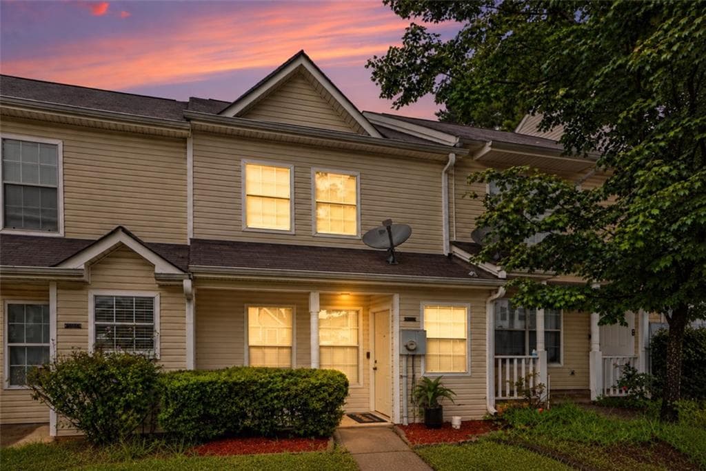 2 bedroom, 2 bathroom, 1,032 sq ft townhouse for sale at 5955 Sherwood Trace, Lithonia, GA 30038 — photo 2