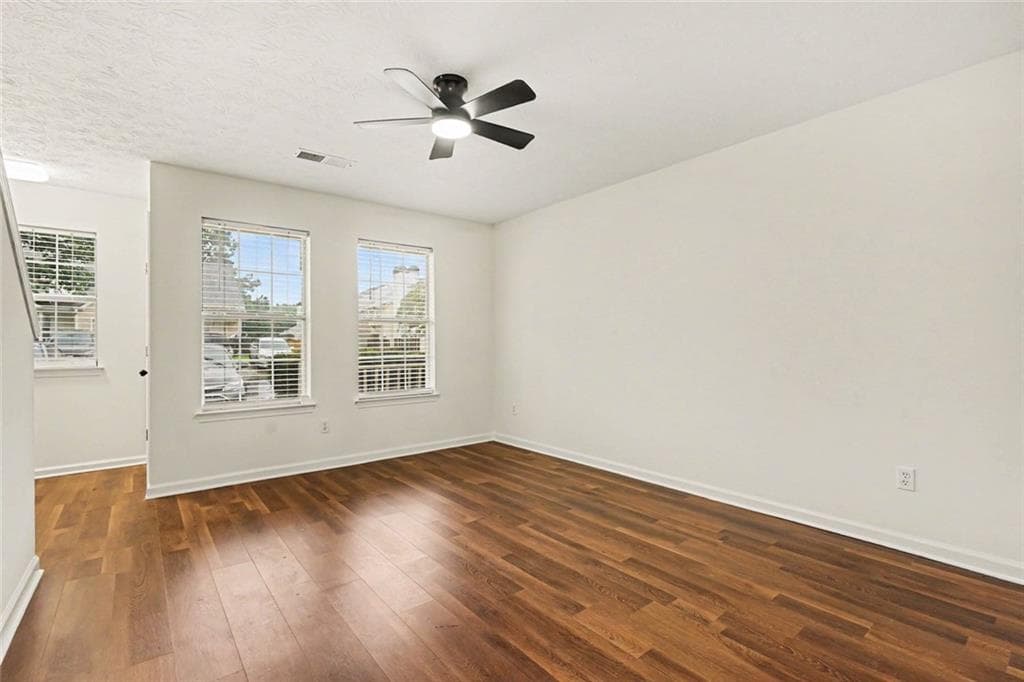 2 bedroom, 2 bathroom, 1,032 sq ft townhouse for sale at 5955 Sherwood Trace, Lithonia, GA 30038 — photo 5