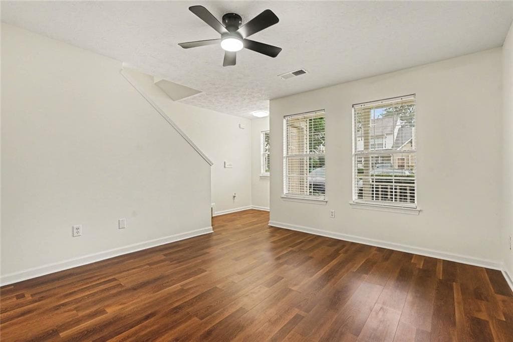 2 bedroom, 2 bathroom, 1,032 sq ft townhouse for sale at 5955 Sherwood Trace, Lithonia, GA 30038 — photo 7