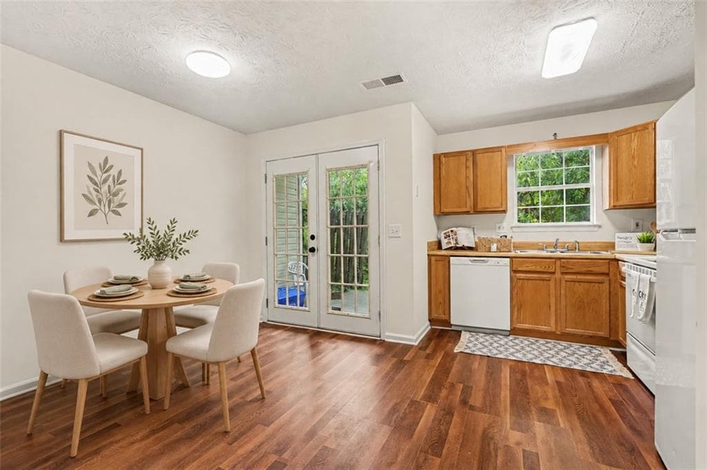 2 bedroom, 2 bathroom, 1,032 sq ft townhouse for sale at 5955 Sherwood Trace, Lithonia, GA 30038 — photo 8