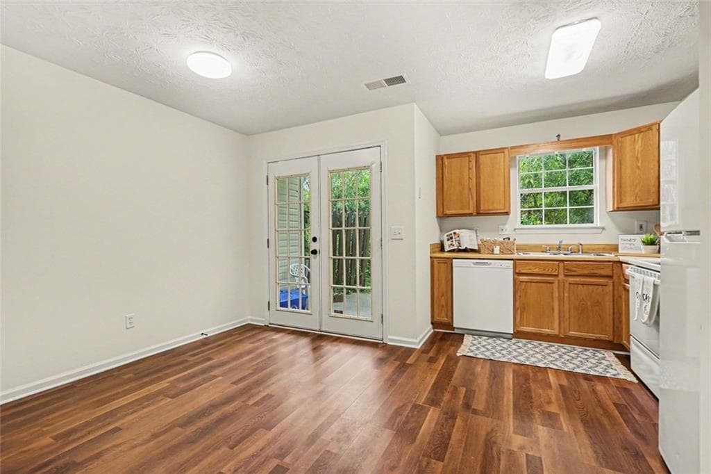 2 bedroom, 2 bathroom, 1,032 sq ft townhouse for sale at 5955 Sherwood Trace, Lithonia, GA 30038 — photo 9