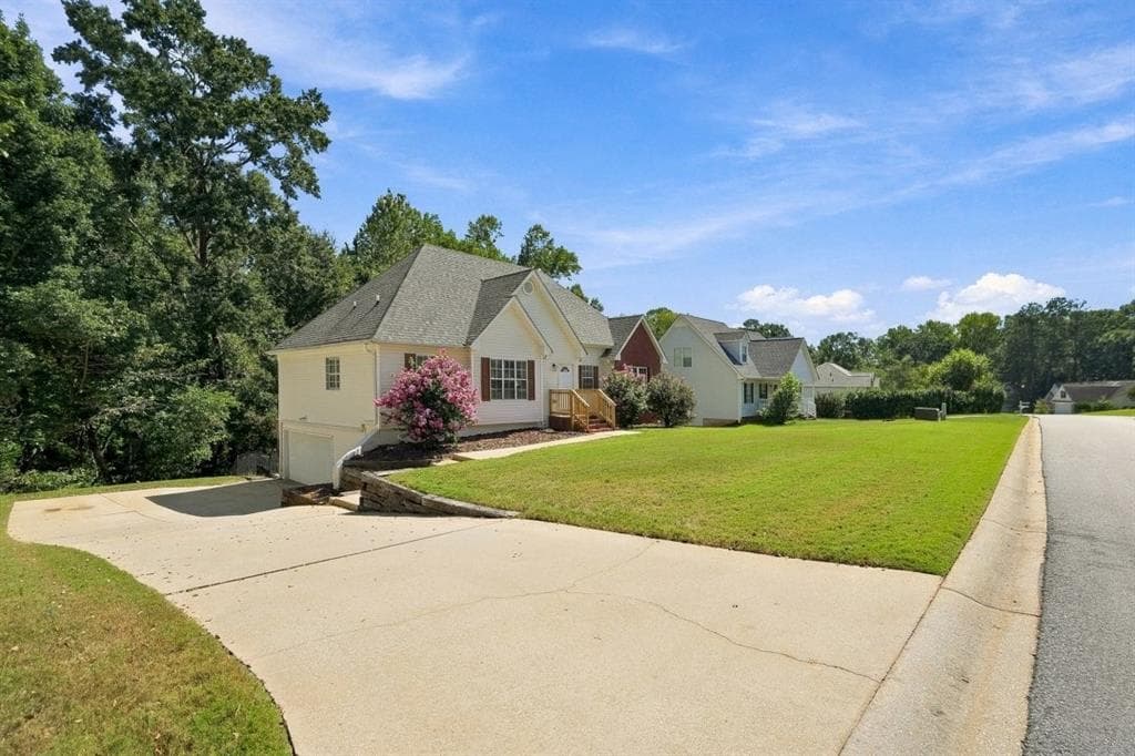 4 bedroom, 3 bathroom, 1,569 sq ft single family residence for sale at 270 Forest Brook Drive, Covington, GA 30016 — photo 2