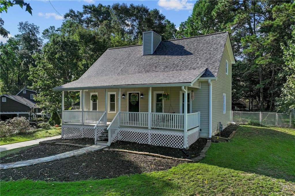 3 bedroom, 2 bathroom, 1,619 sq ft single family residence under contract at 2883 Country Lane, Kennesaw, GA 30152 — photo 2