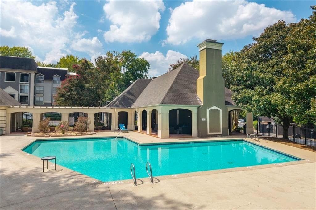 2 bedroom, 2 bathroom, 1,060 sq ft condominium for sale at 2657 Lenox Road P-213, Atlanta, GA 30324 — photo 1 of 25