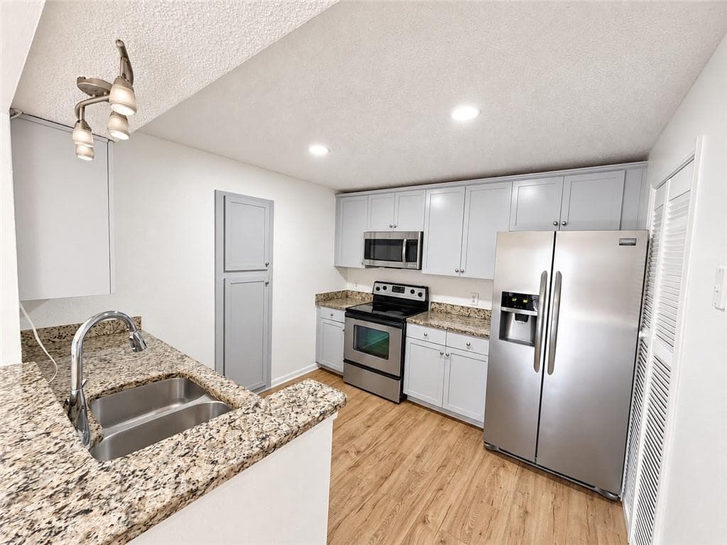 2 bedroom, 2 bathroom, 1,060 sq ft condominium for sale at 2657 Lenox Road P-213, Atlanta, GA 30324 — photo 4