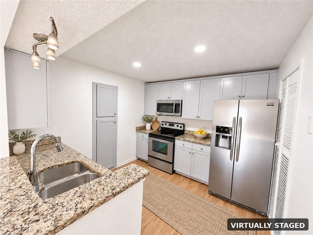 2 bedroom, 2 bathroom, 1,060 sq ft condominium for sale at 2657 Lenox Road P-213, Atlanta, GA 30324 — photo 2