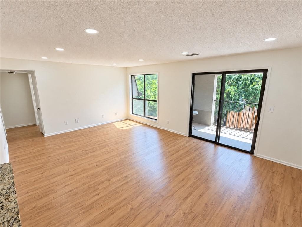 2 bedroom, 2 bathroom, 1,060 sq ft condominium for sale at 2657 Lenox Road P-213, Atlanta, GA 30324 — photo 8