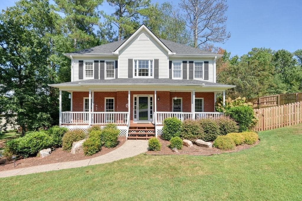 4 bedroom, 3 bathroom, 2,868 sq ft single family residence under contract at 1330 Willow Tree Drive, Woodstock, GA 30188 — photo 2