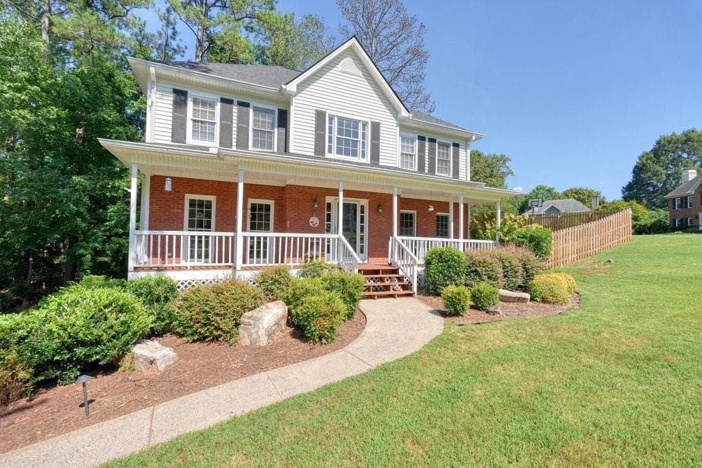 4 bedroom, 3 bathroom, 2,868 sq ft single family residence under contract at 1330 Willow Tree Drive, Woodstock, GA 30188 — photo 4
