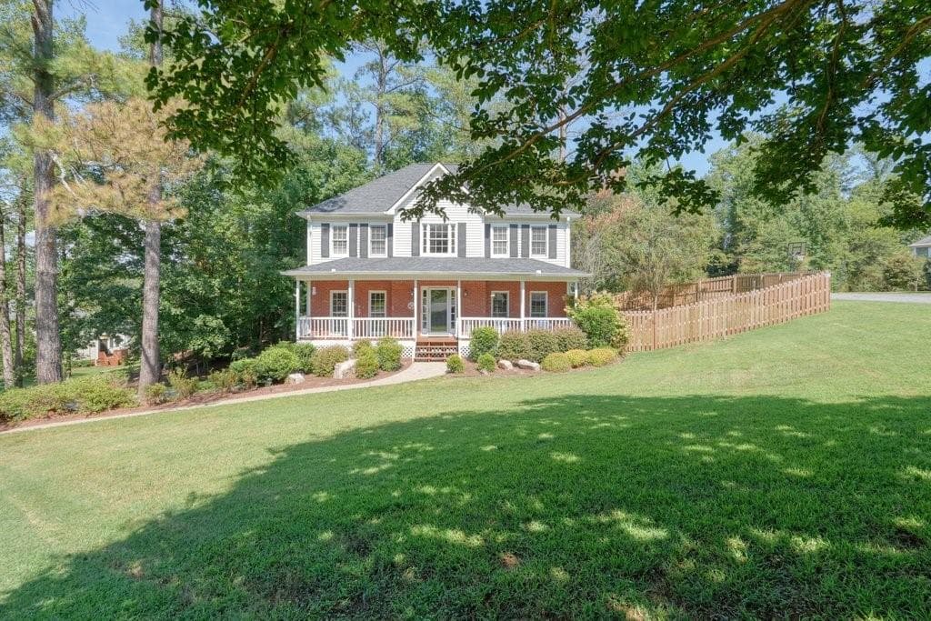 4 bedroom, 3 bathroom, 2,868 sq ft single family residence under contract at 1330 Willow Tree Drive, Woodstock, GA 30188