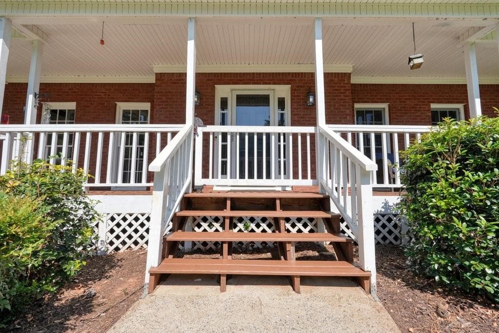 4 bedroom, 3 bathroom, 2,868 sq ft single family residence under contract at 1330 Willow Tree Drive, Woodstock, GA 30188 — photo 5