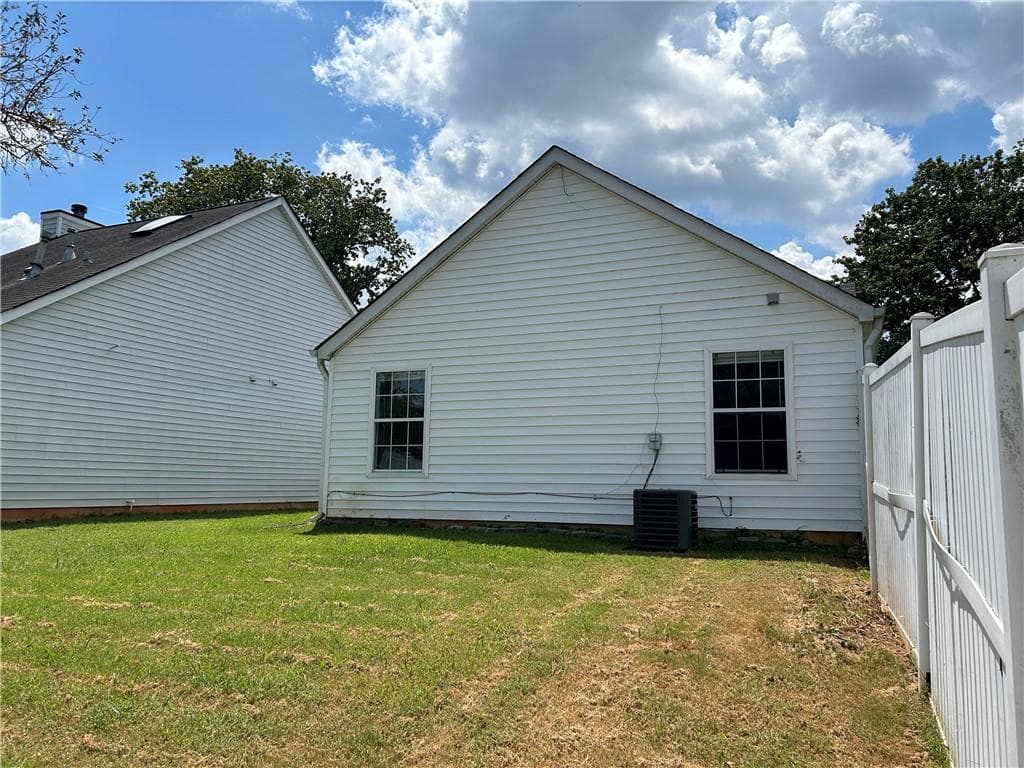 3 bedroom, 2 bathroom, 988 sq ft single family residence for rent at 3983 Hawks Nest Court, Duluth, GA 30097 for $2,100 a month — photo 2