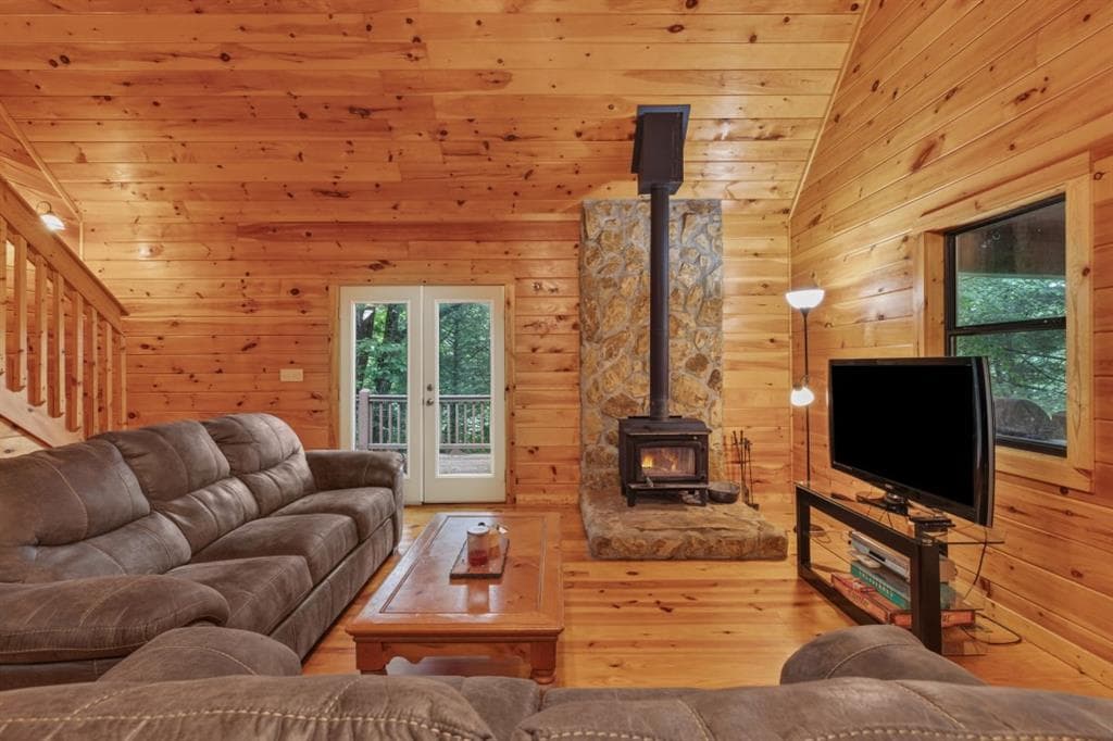 2 bedroom, 3 bathroom, 2,040 sq ft single family residence for sale at 795 Fugue Drive, Ellijay, GA 30540 — photo 4