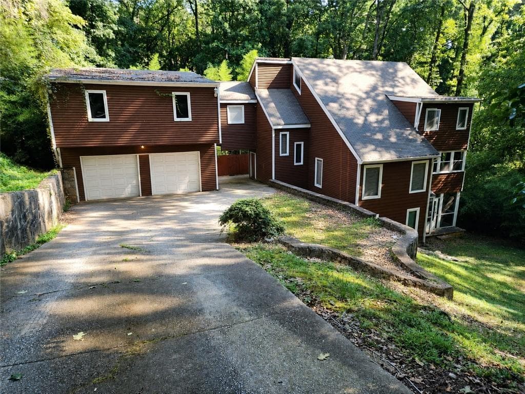 7 bedroom, 5 bathroom, 1,972 sq ft single family residence for sale at 258 Kenilworth Circle, Stone Mountain, GA 30083