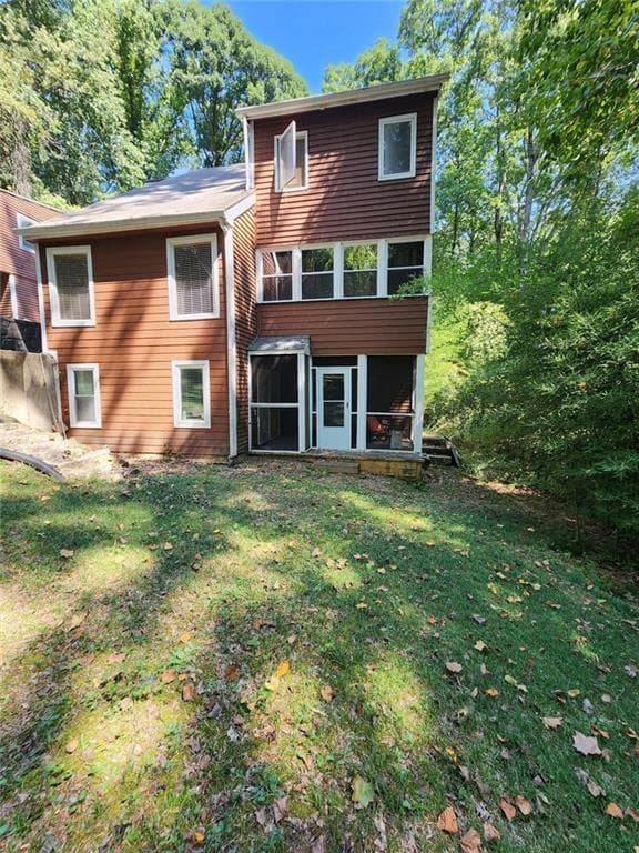 7 bedroom, 5 bathroom, 1,972 sq ft single family residence for sale at 258 Kenilworth Circle, Stone Mountain, GA 30083 — photo 3