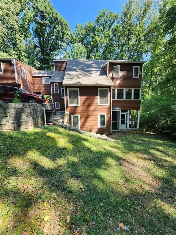 7 bedroom, 5 bathroom, 1,972 sq ft single family residence for sale at 258 Kenilworth Circle, Stone Mountain, GA 30083 — photo 4