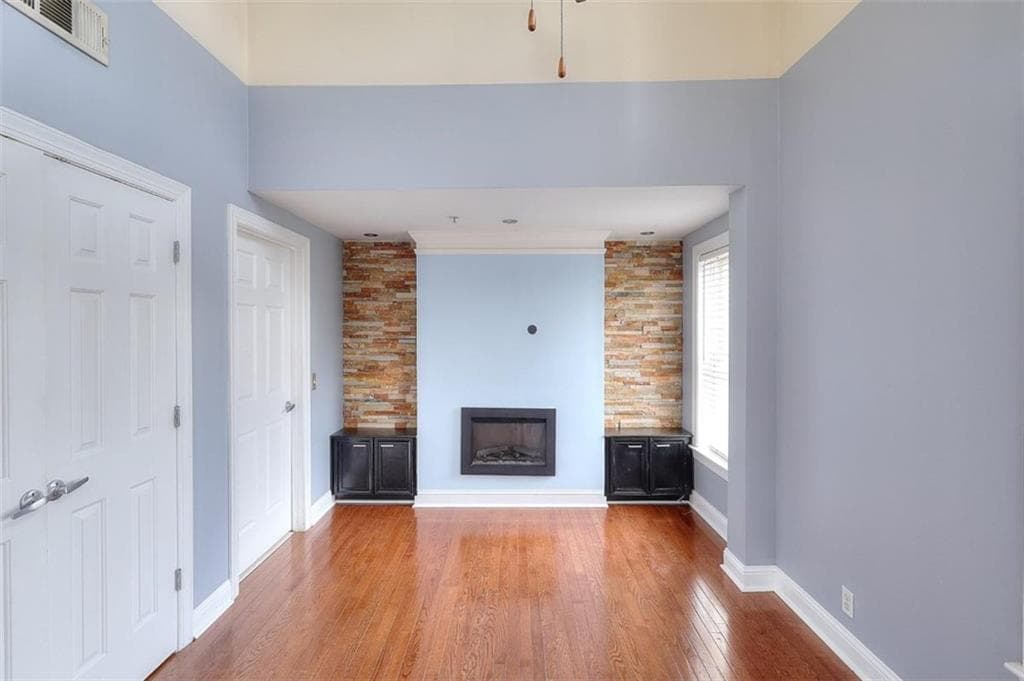 2 bedroom, 2 bathroom, 900 sq ft condominium for sale at 2465 Main Street 302, East Point, GA 30344 — photo 2